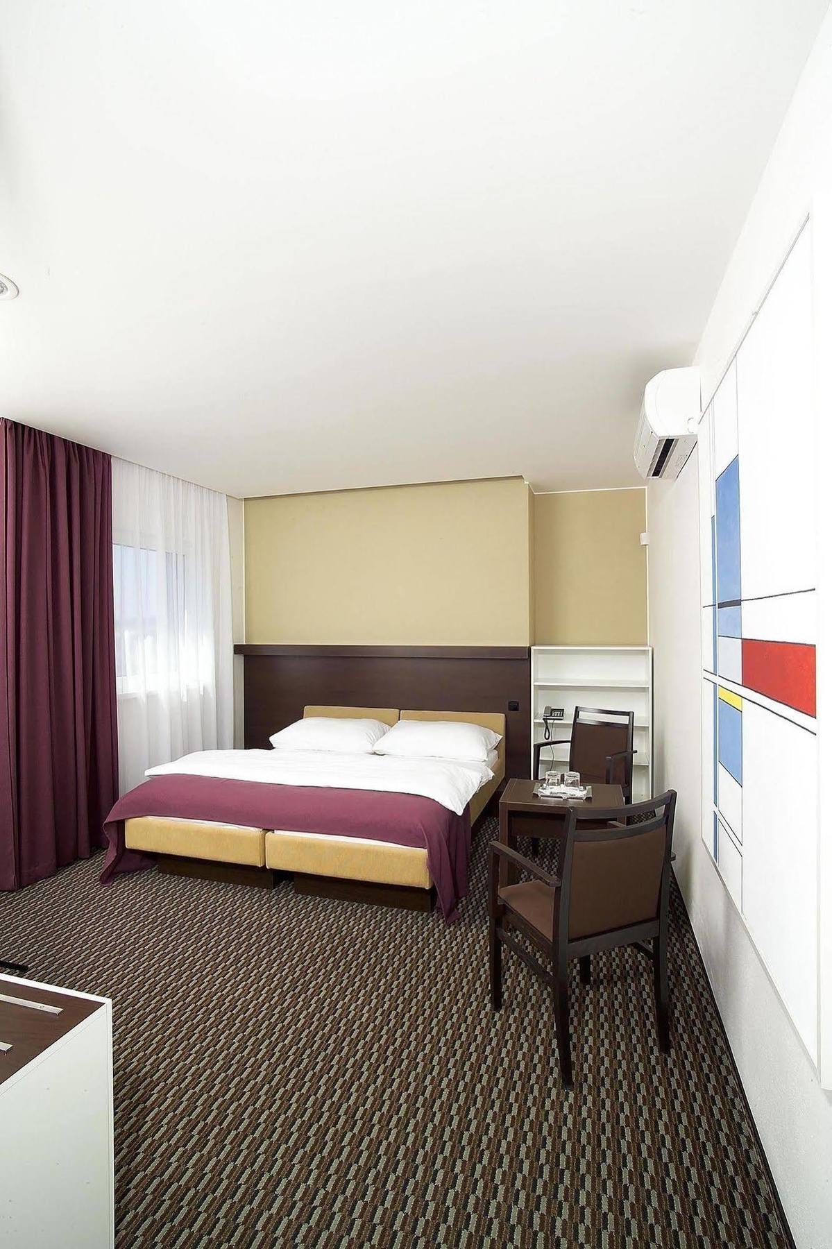 Hotel Rottal Otrokovice Dış mekan fotoğraf